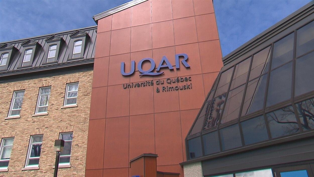 Façade de l'UQAR.