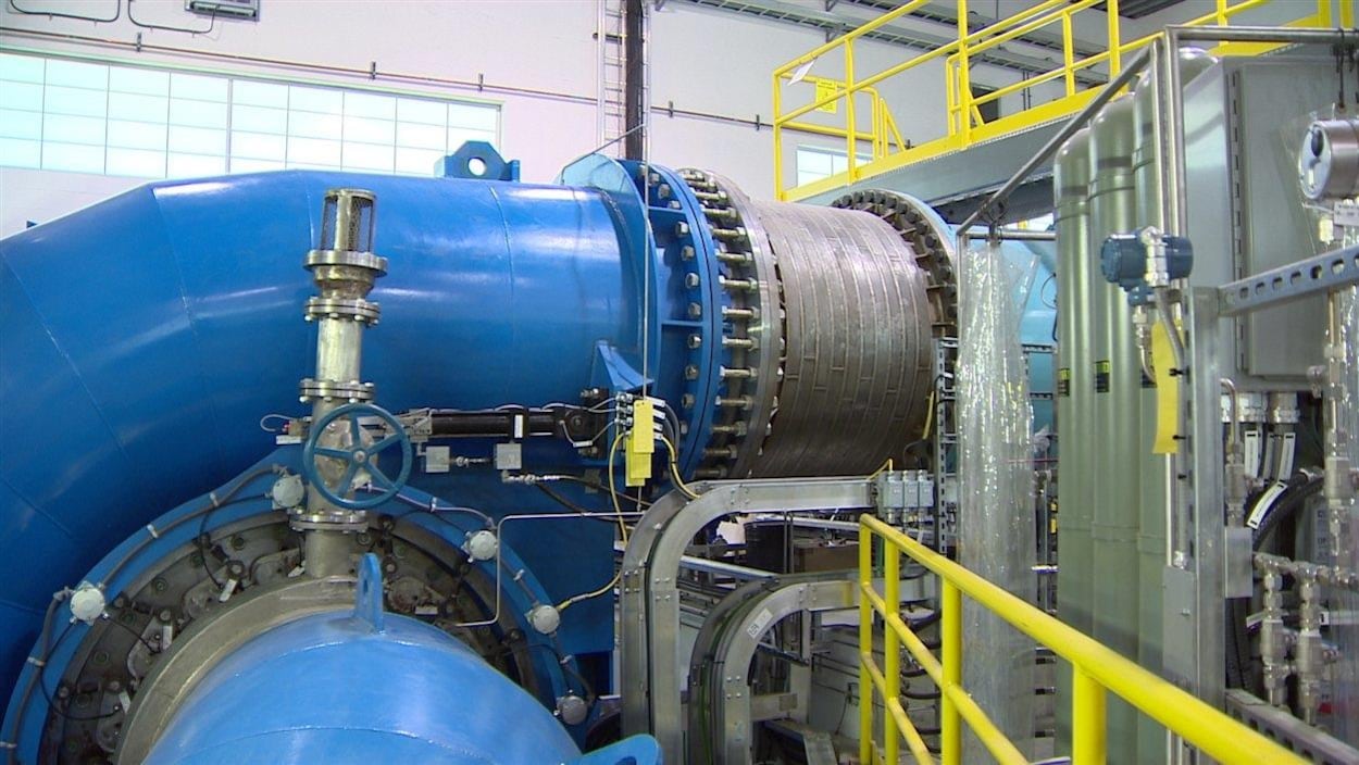 Une canalisation dans l'usine de filtration d'eau. Une canalisation dans l'usine de filtration d'eau.