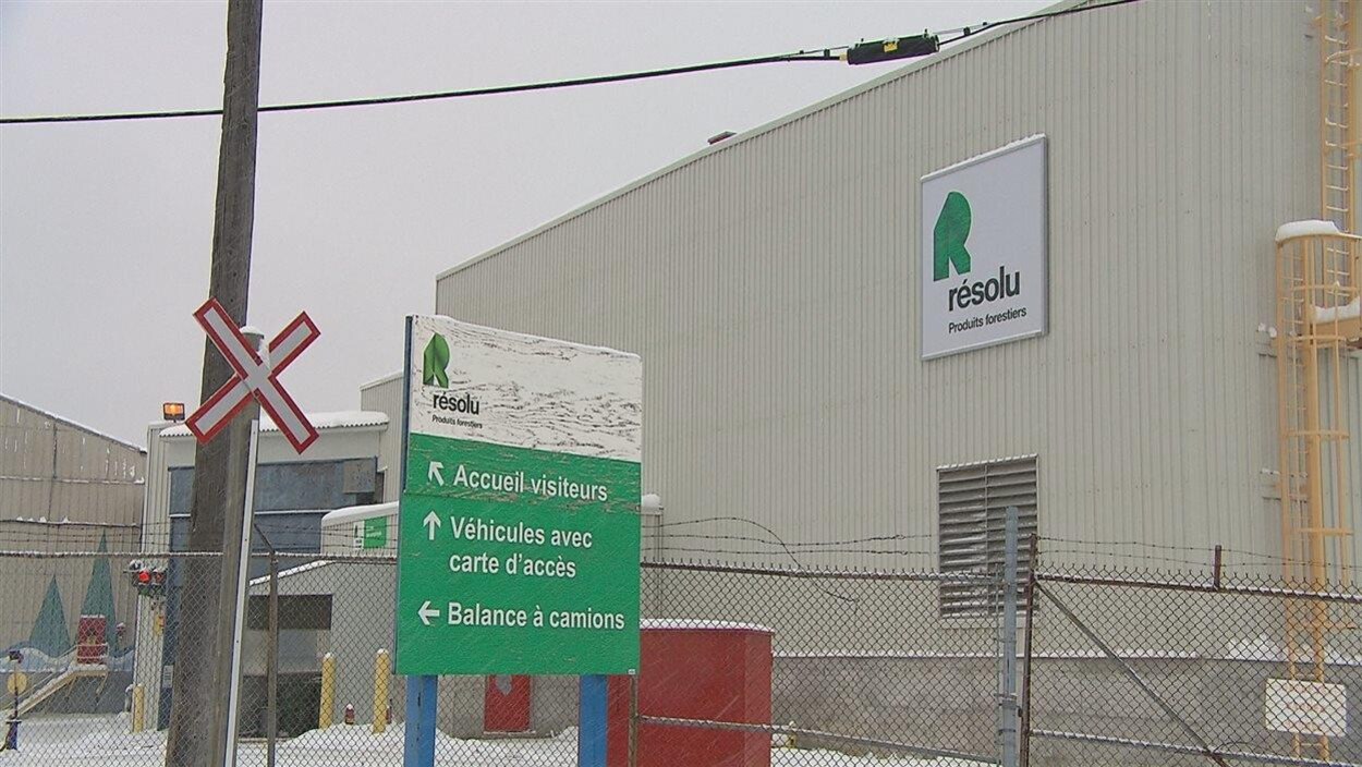 L'usine Kénogami de Produits forestiers Résolu. L'usine Kénogami de Produits forestiers Résolu.