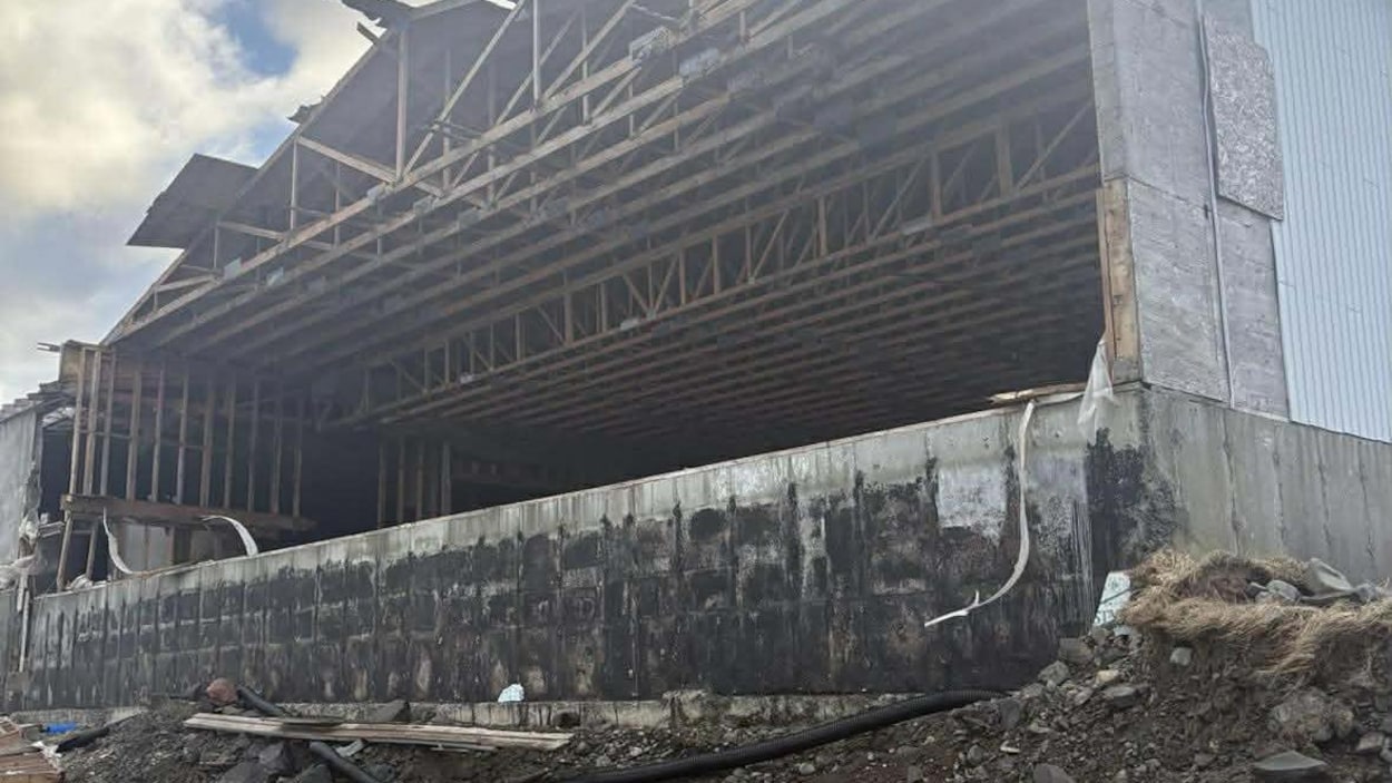L’usine de sauce au poisson qui empuantit un village est sur le point de s’effondrer
