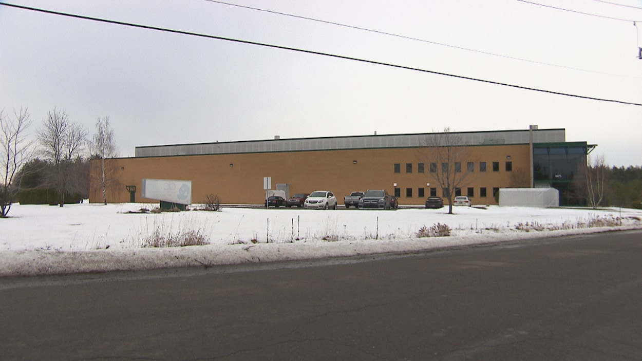 L'extérieur d'une usine.