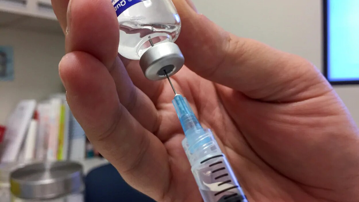 Le Vaccin Contre La Grippe Saisonniere Pour Combattre Une Seconde Vague De Covid 19 Coronavirus Ontario Radio Canada Ca