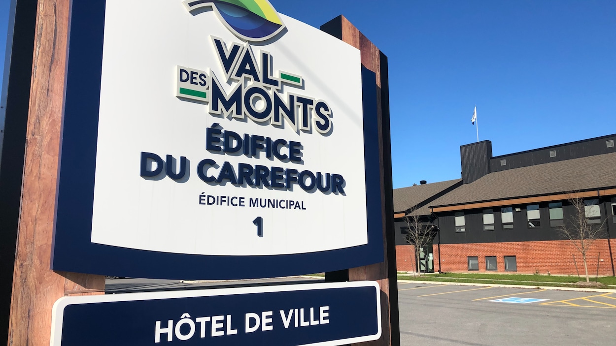 Sécurité incendie nouvelle tuile sur le projet de parc industriel à ValdesMonts RadioCanada Sécurité incendie nouvelle tuile sur le projet de parc industriel à ValdesMonts RadioCanada