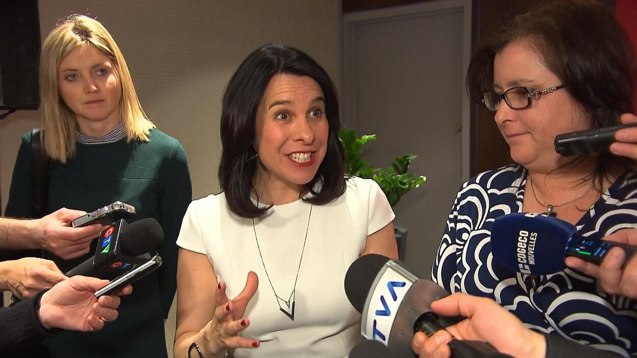 La mairesse de Montréal, Valérie Plante, répond aux questions des journalistes jeudi après sa présentation devant la Chambre de commerce du Montréal métropolitain. La mairesse de Montréal, Valérie Plante, répond aux questions des journalistes jeudi après sa présentation devant la Chambre de commerce du Montréal métropolitain.