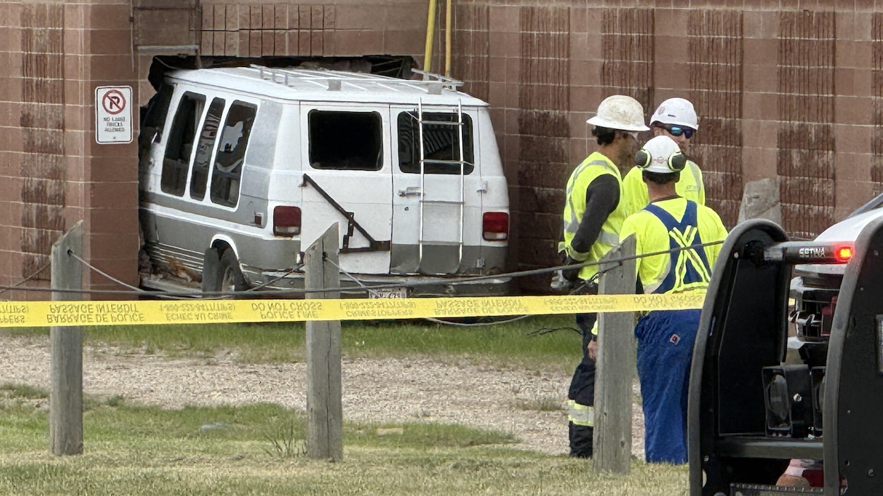 Une fourgonnette fonce sur une garderie à Stony Plain