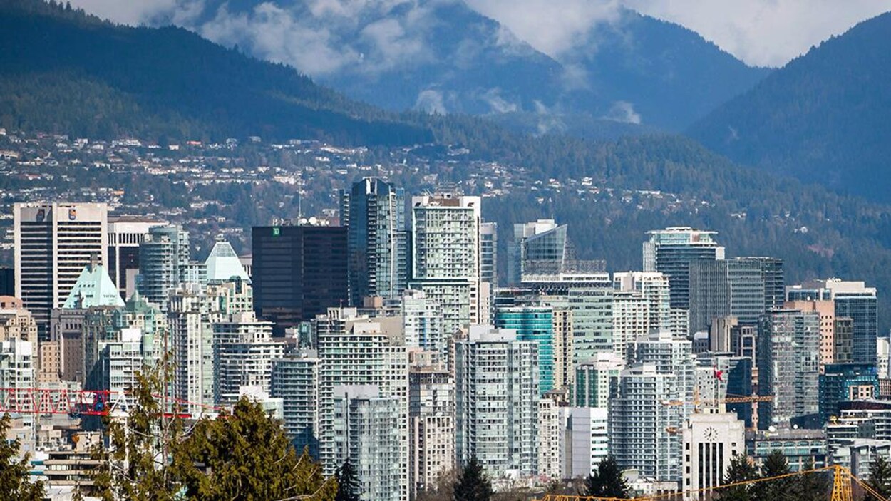 Beaucoup de gratte-ciels à Vancouver.