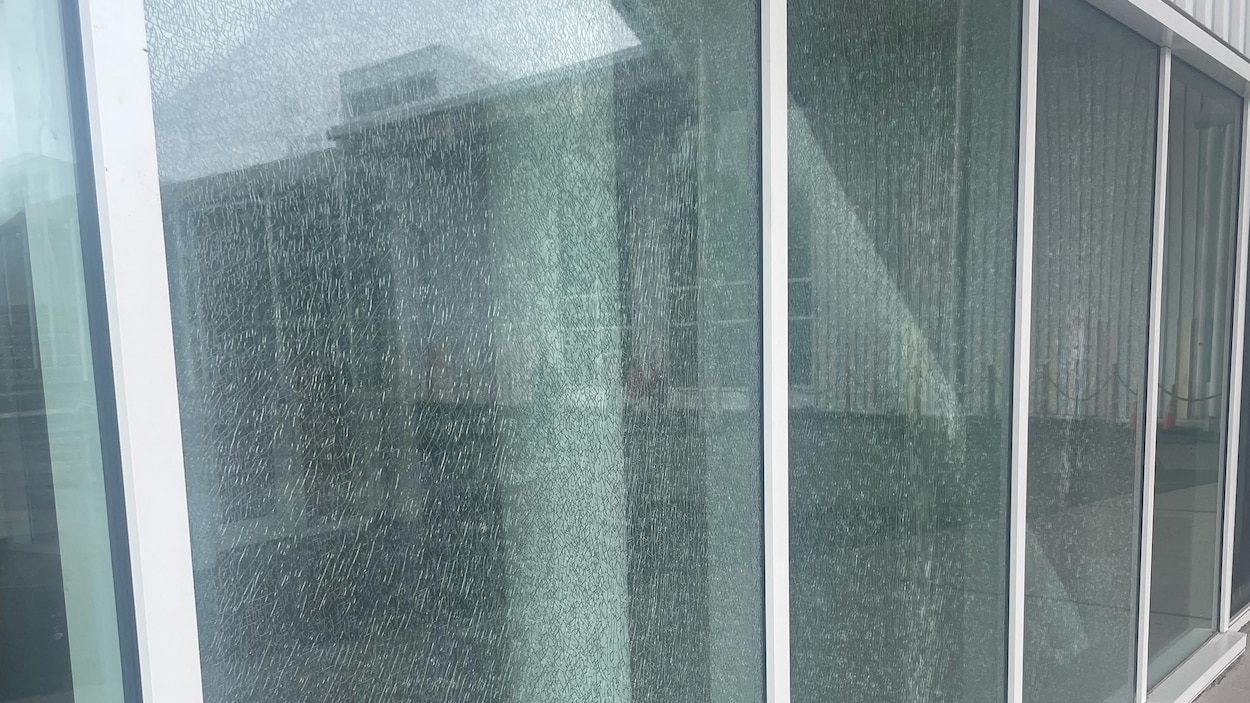 Des fenêtres vandalisées au Lab-École de Rimouski