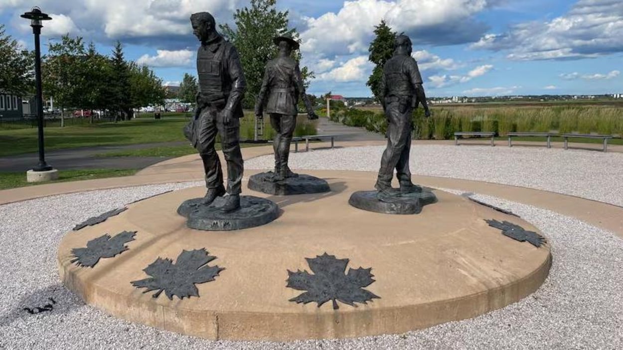 Le monument à la mémoire des trois policiers tués à Moncton vandalisé
