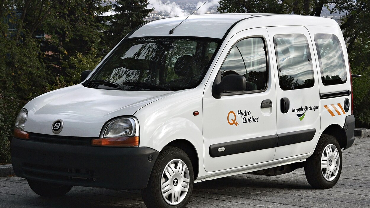 Le prototype de voiture électrique Cleanova II, propulsé par un moteur électrique TM4 conçu par Hydro-Québec. Le prototype de voiture électrique Cleanova II, propulsé par un moteur électrique TM4 conçu par Hydro-Québec.