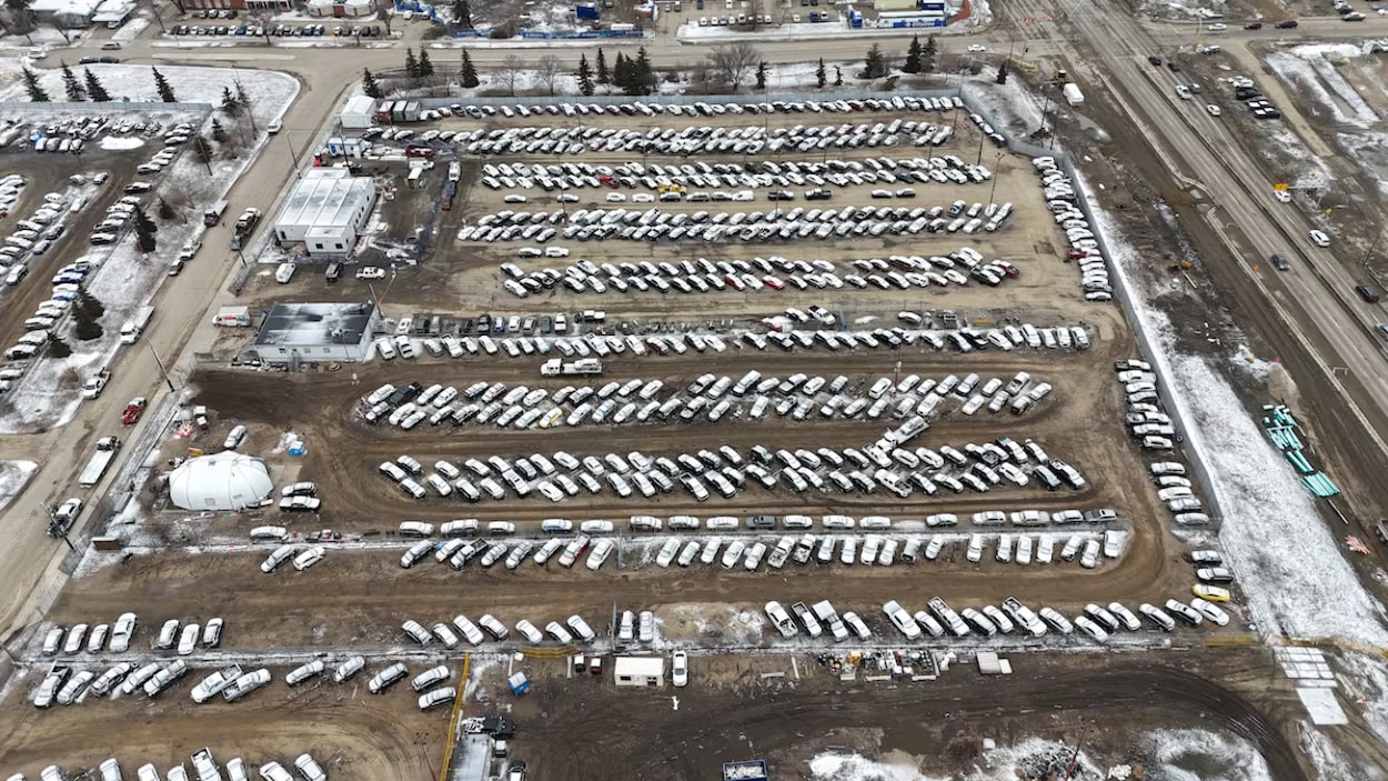 Près de 400 véhicules « abandonnés » trainent dans les rues d’Edmonton