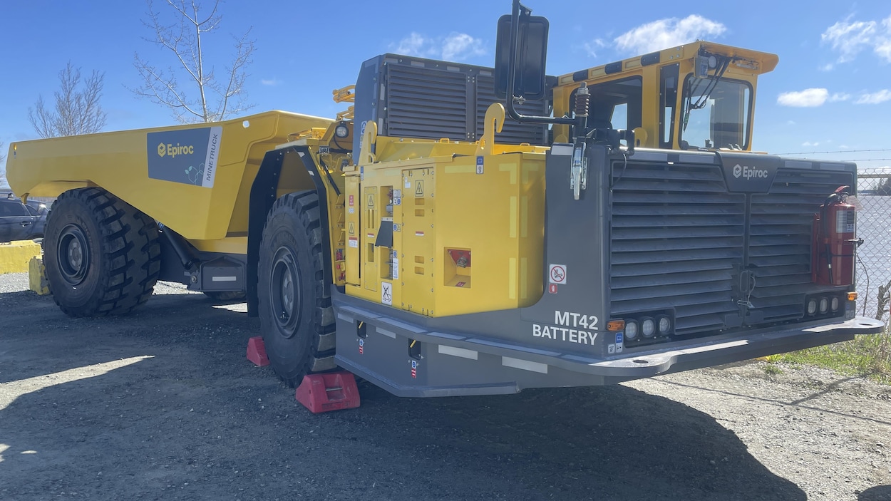 Des camions électriques de 42 tonnes dans une mine