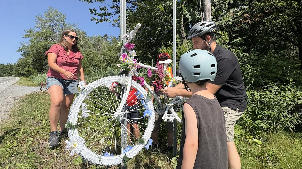 « Une auto, ça peut te tuer », un vélo blanc à la mémoire d’un cycliste à Sherbrooke