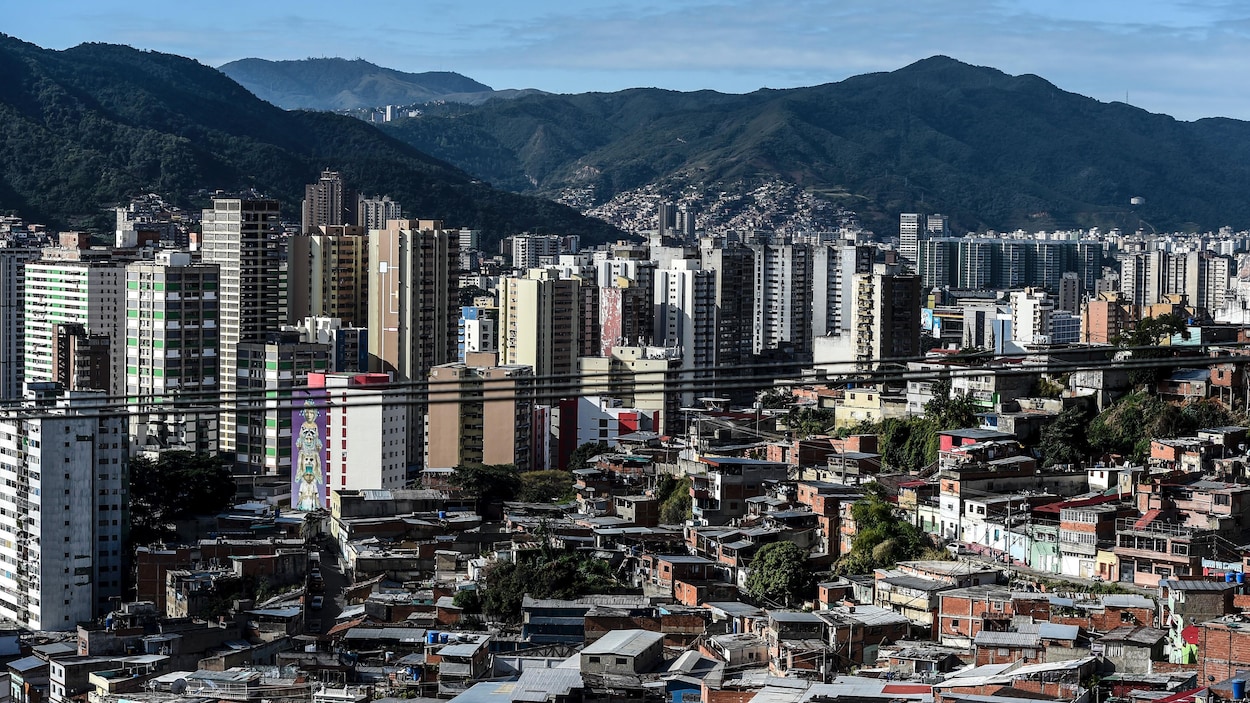 Une vue aérienne d'immeubles de Caracas. Une vue aérienne d'immeubles de Caracas.