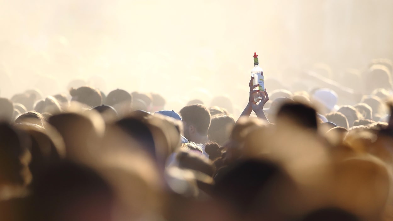 Alcool dans les festivals ontariens : le nouveau règlement analysé à Ottawa
