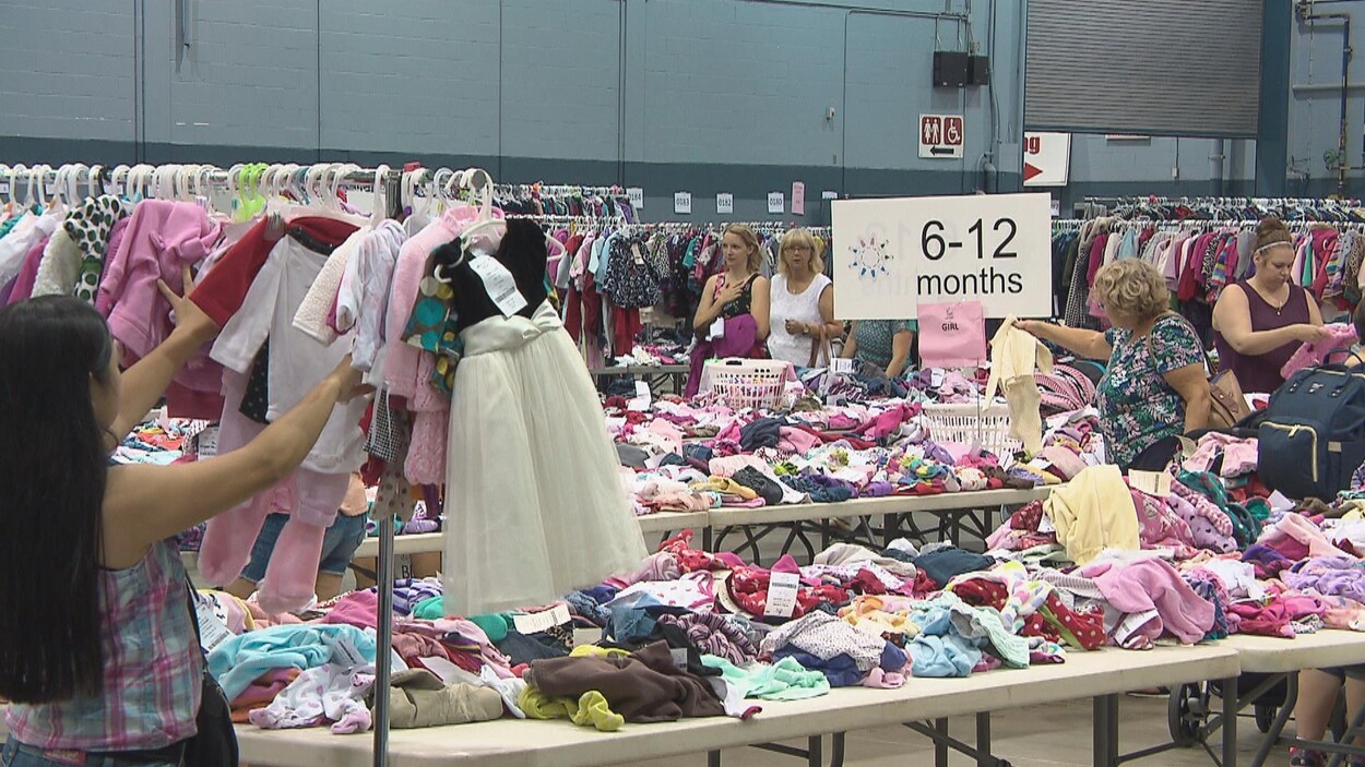 La friperie de Moncton Multiples attire des milliers de parents deux fois par année depuis 10 ans. La friperie de Moncton Multiples attire des milliers de parents deux fois par année depuis 10 ans.