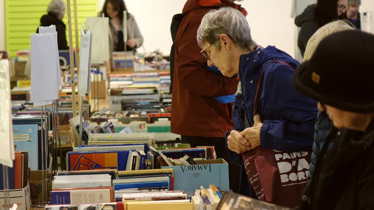 Des bibliophiles convergent vers la plus grande vente de livres d’occasion à T.-N.-L.