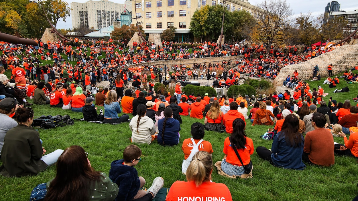 Marche et commémorations à Winnipeg en vue de la Journée du chandail orange