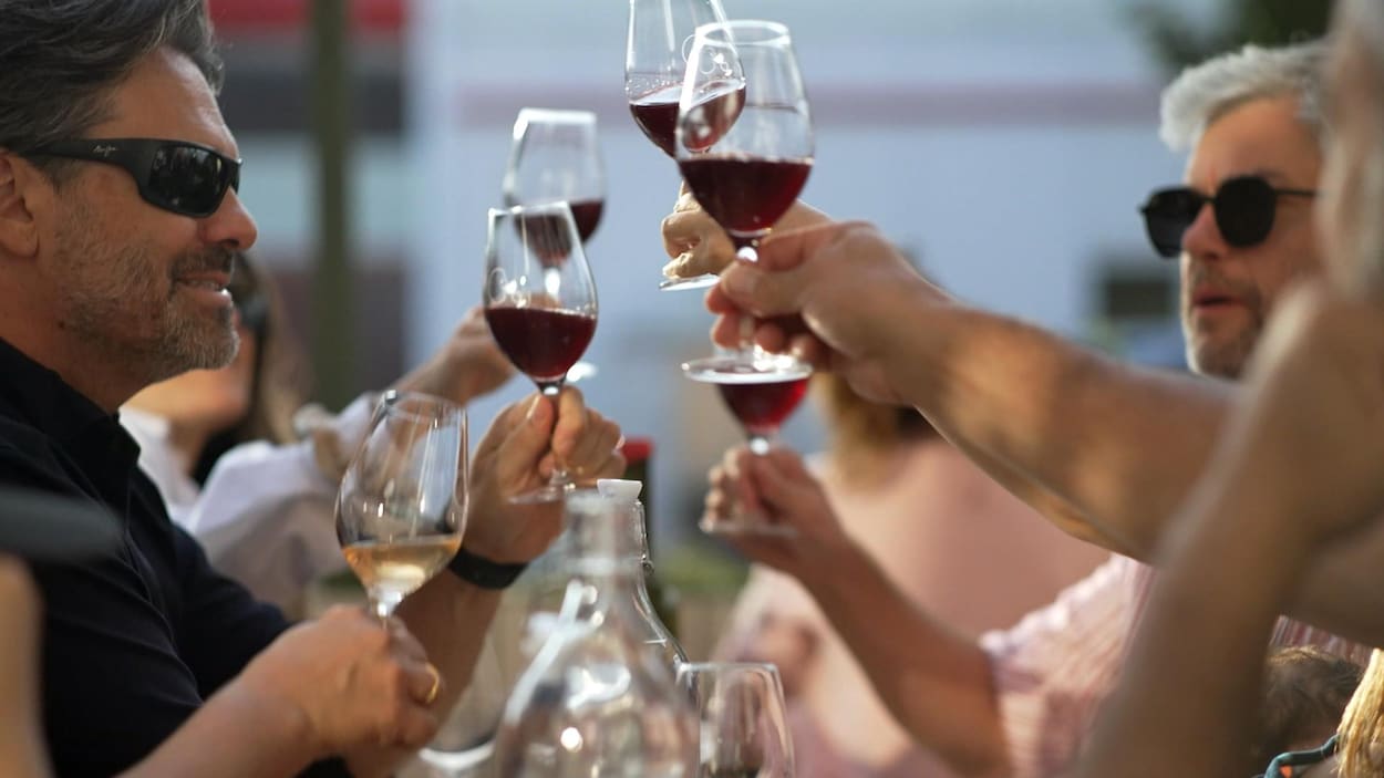 Un verre de vin rouge au diner est bénéfique pour la santé