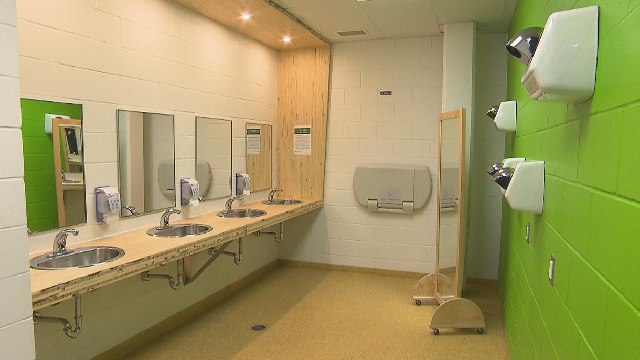 L'Université de Sherbrooke offre un nouveau vestiaire non-genré.