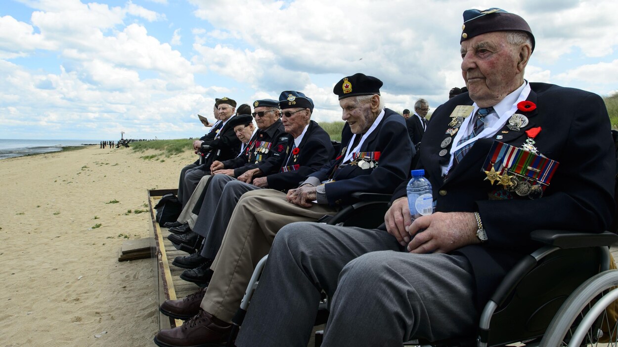 Des vétérans de la Seconde Guerre mondiale de retour à Juno Beach en Normandie.