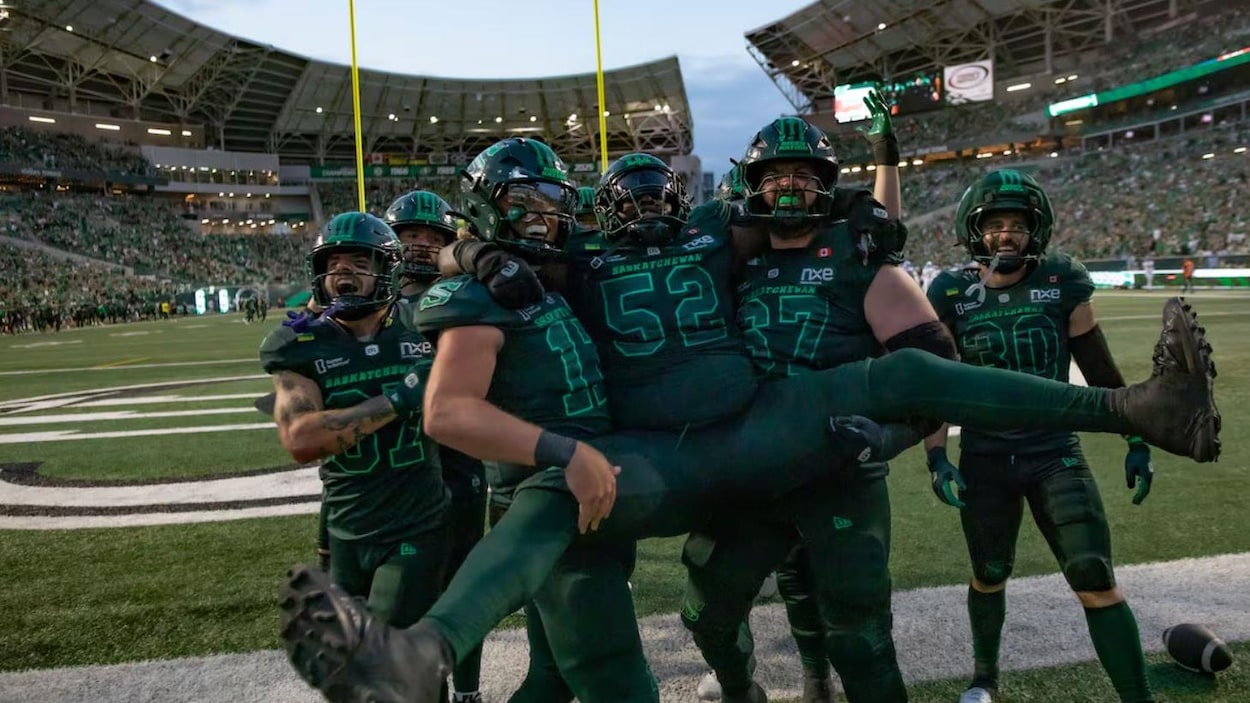 Les Roughriders s’imposent 28-24 contre les Argonauts devant un stade comble à Regina