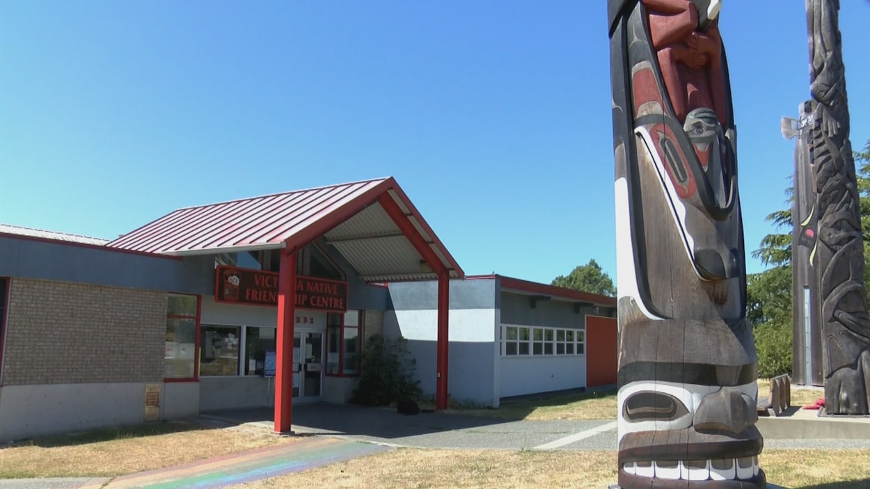 Le centre de services au Autochtones.