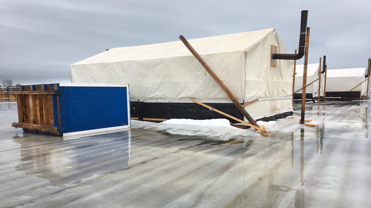 Une maisonnette renversée Une maisonnette renversée