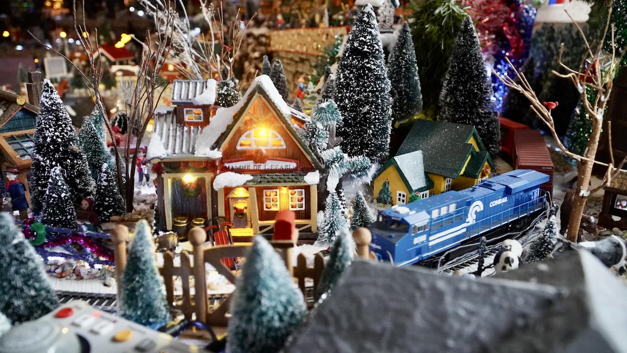 Un village dans un garage pour faire briller Noël