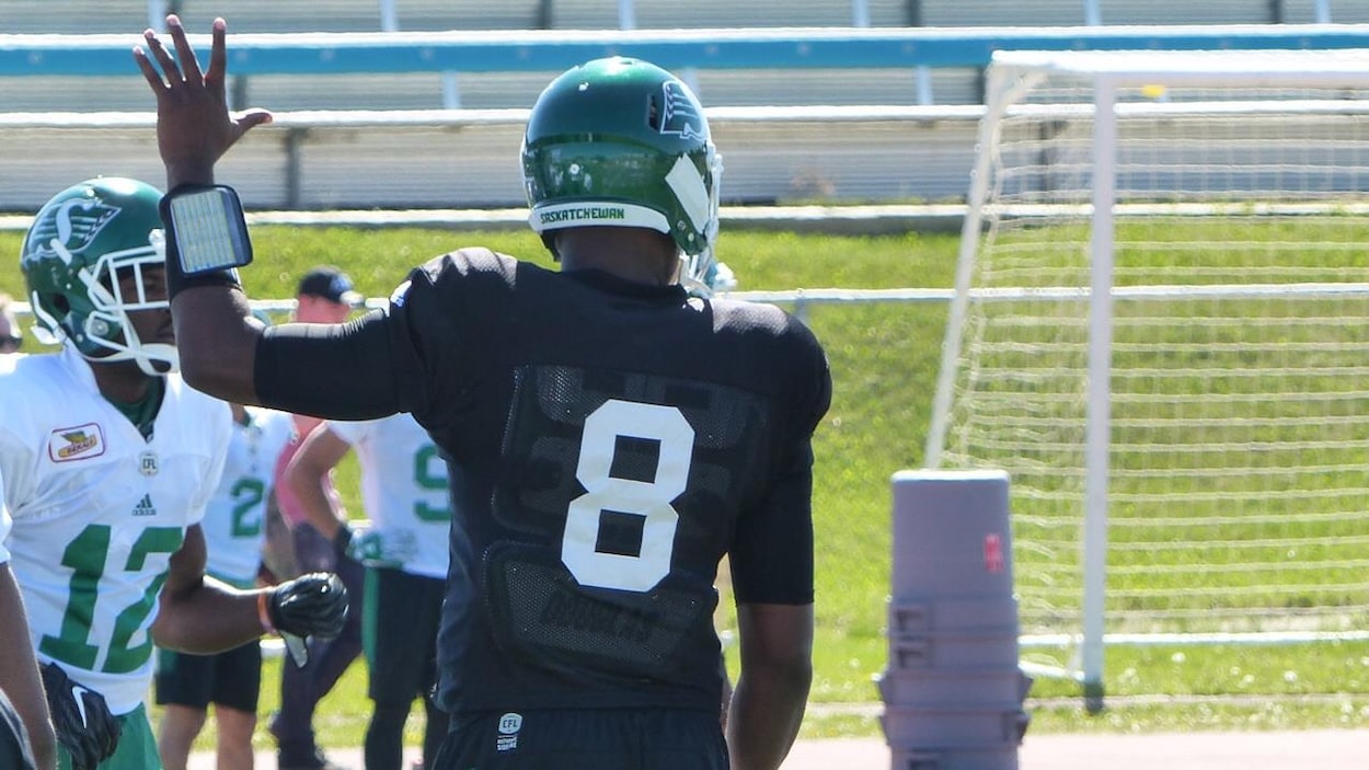 Vince Young avec un maillot d'entraînement Vince Young avec un maillot d'entraînement