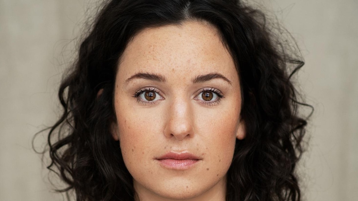 Virginie Fortin en fantôme de 150 ans dans Hantée, un film d’India Desjardins