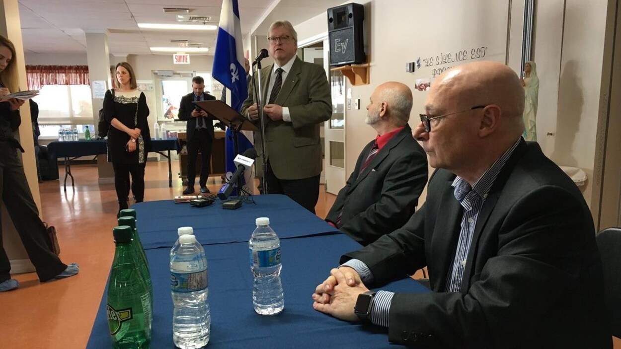 Annonce du ministre de la Santé, Gaétan Barrette, à Sept-Îles