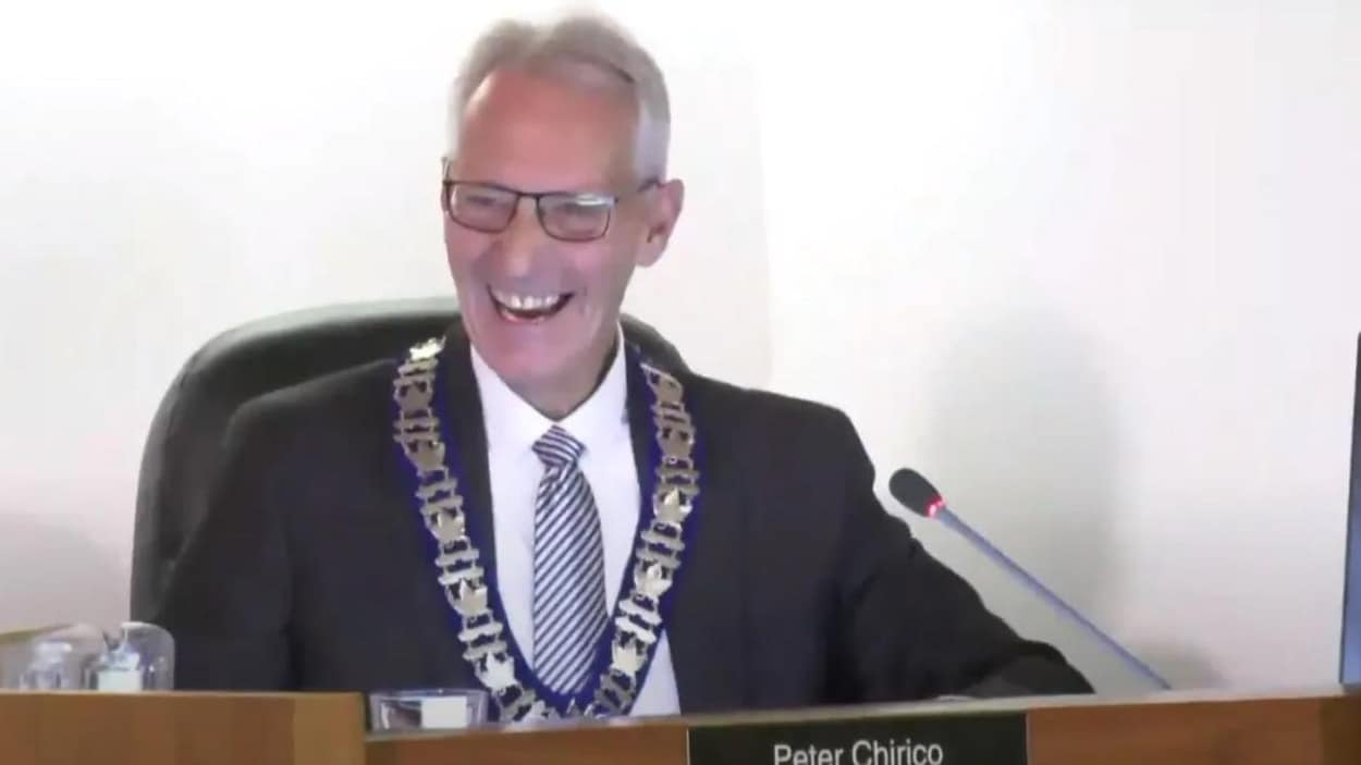North Bay: le maire a enfreint le Code de conduite du conseil, selon un ...
