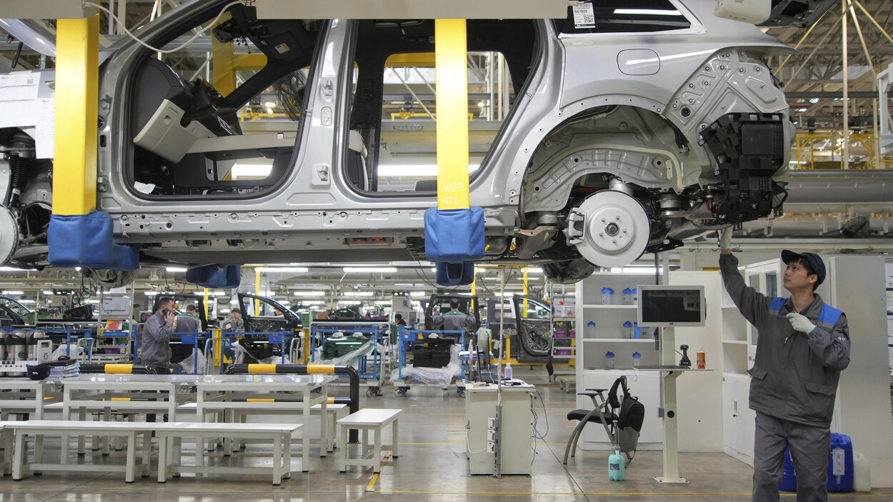 Baisse des tarifs douaniers sur les véhicules électriques chinois : Ford avertit Carney
