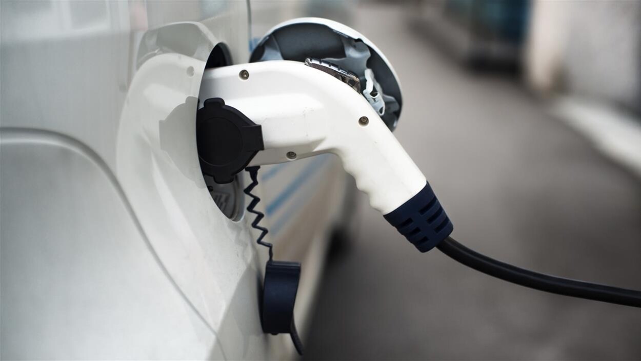 La borne de recharge d'une voiture électrique La borne de recharge d'une voiture électrique