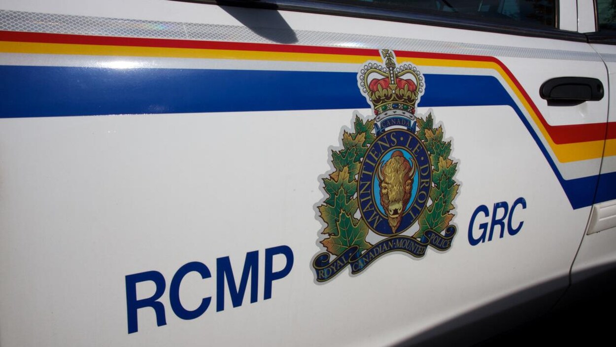 Un véhicule avec l'insigne de la Gendarmerie Royale du Canada (Archives) Un véhicule avec l'insigne de la Gendarmerie Royale du Canada (Archives)