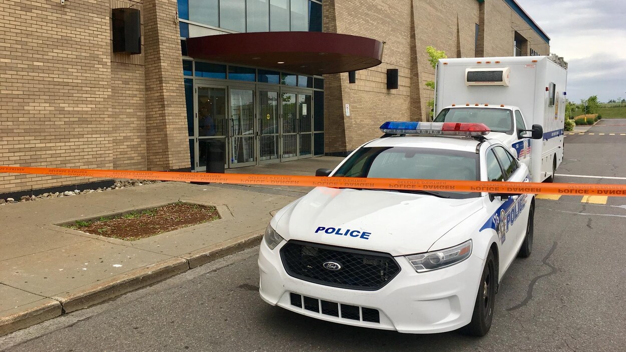 Le Magasin La Baie Du Carrefour Laval Cambriolé Ici Radio