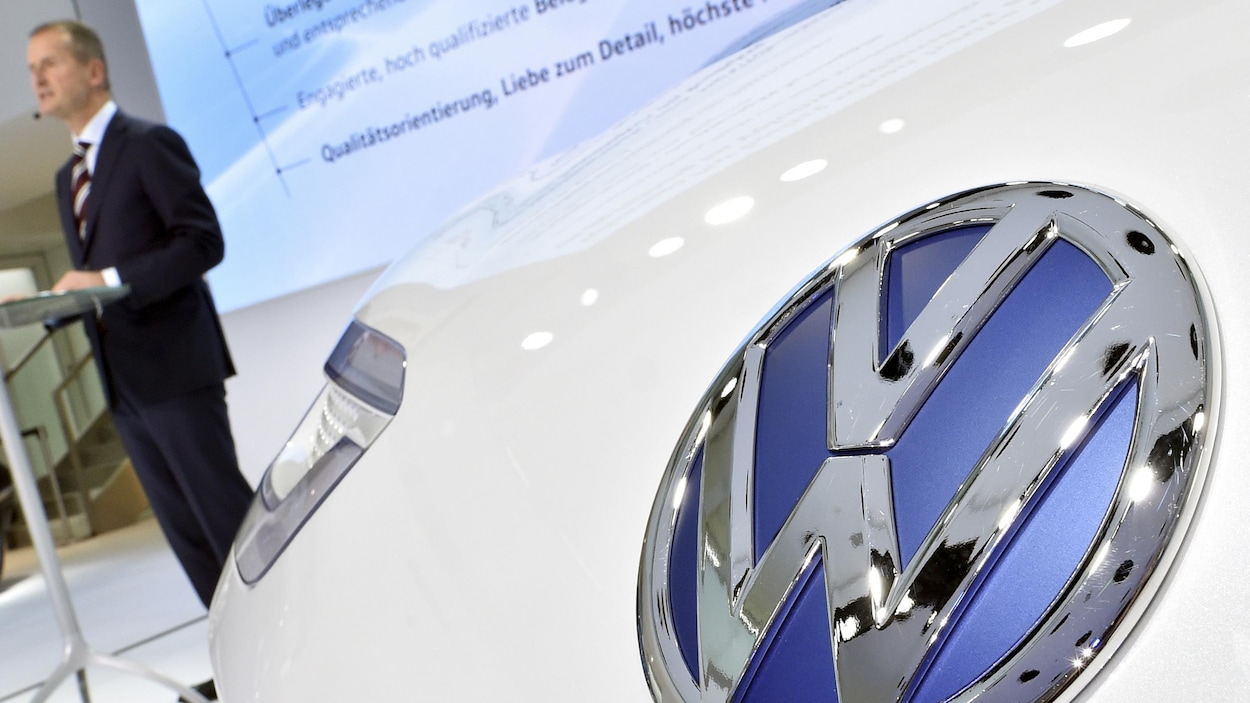 Le président de Volkswagen, Herbert Diess, lors du dévoilement du plan de redressement de l'entreprise le 22 novembre 2016. Le président de Volkswagen, Herbert Diess, lors du dévoilement du plan de redressement de l'entreprise le 22 novembre 2016.