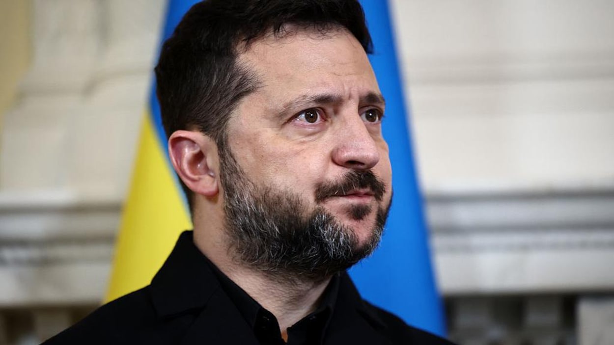 L’Ukraine a frappé un aérodrome militaire russe, dit Zelensky