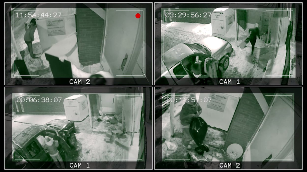 Quatre images de caméras de surveillance en noir et blanc