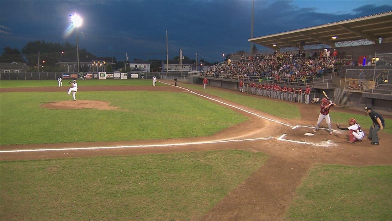 Des joueurs de baseball en pleine action