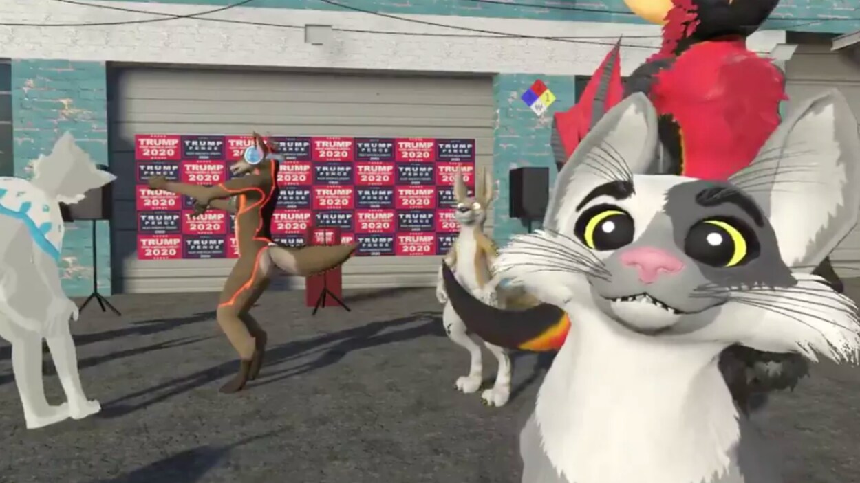 Des animaux animés discutent entre eux dans un monde virtuel devant une porte de garage arborant le logo de campagne électorale de Trump.
