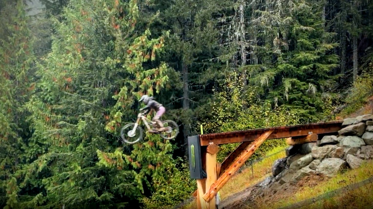 La coupe du monde de descente de vélos de montagne s’ouvre à Whistler