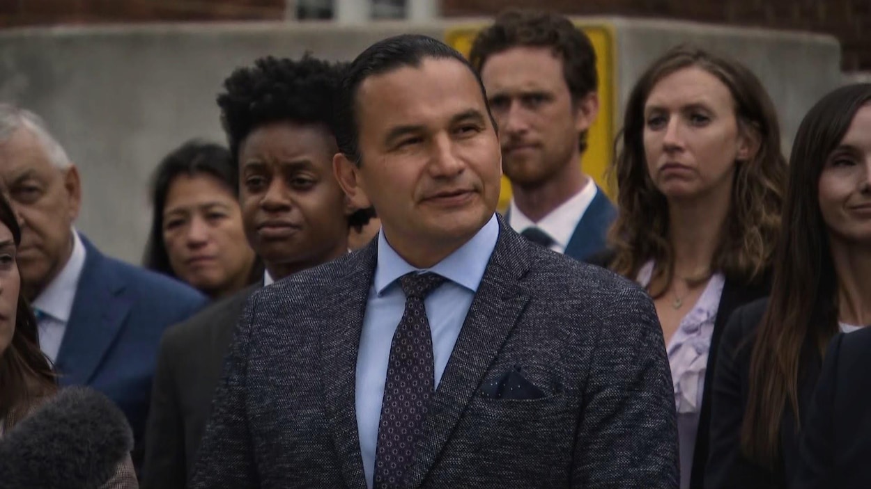 Wab Kinew exhorte la Première Nation de Bloodvein à lever son barrage contre les chasseurs