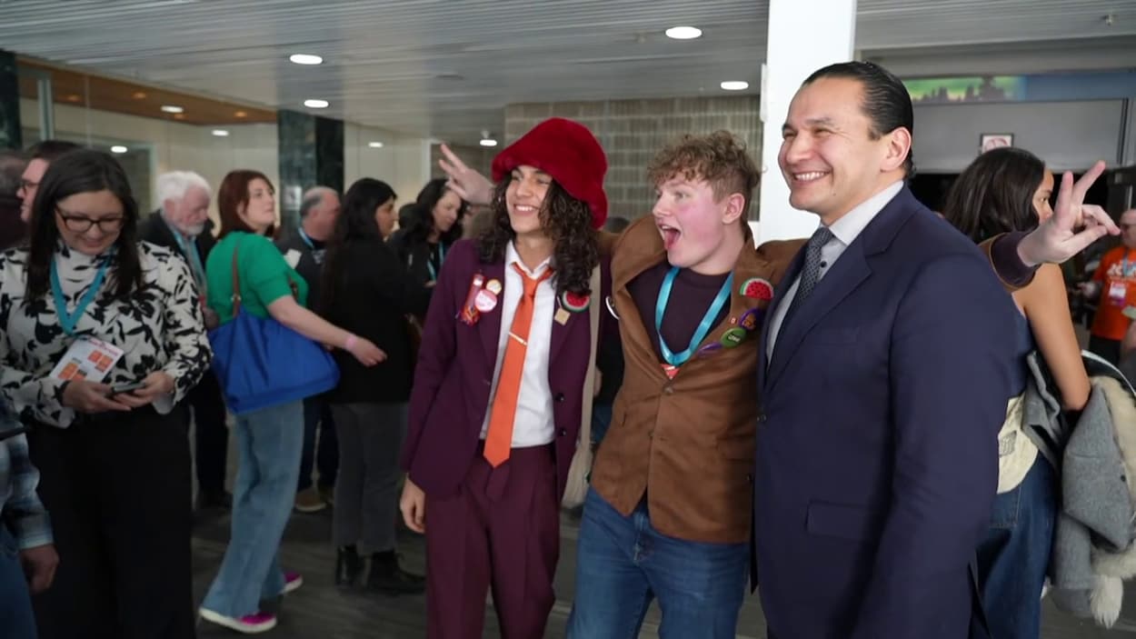 Wab Kinew attire les foules au congrès du NPD
