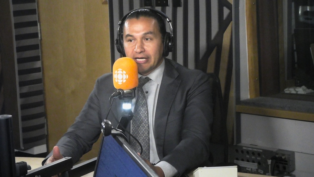 Wab Kinew dit non au centre de données d’Île-des-Chênes