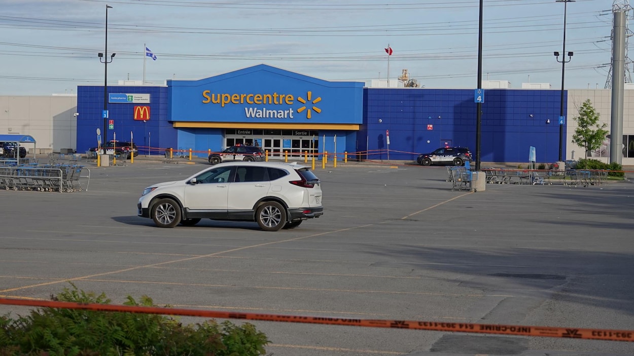 Un homme dans un état critique après une agression dans un Walmart de Montréal-Nord