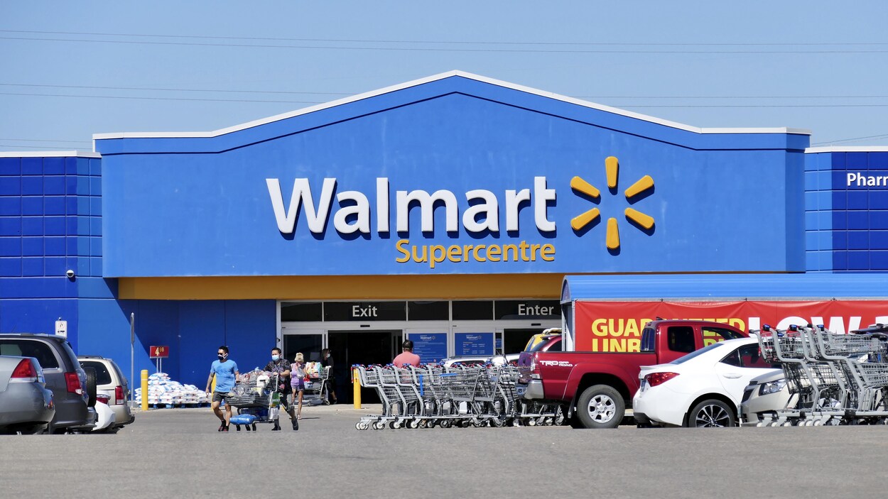 Une devanture Walmart.