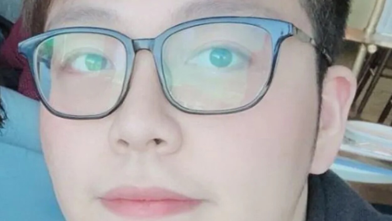 Gros plan sur un jeune Chinois.