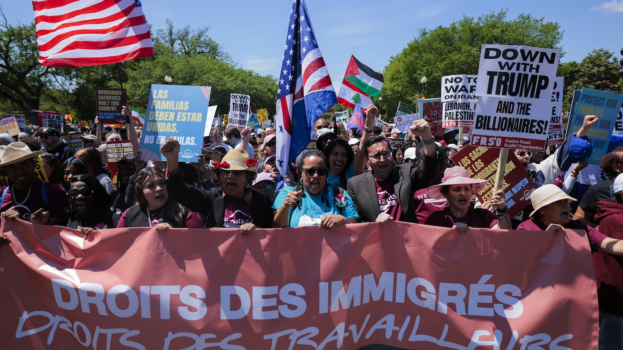 « Les travailleurs avant les milliardaires » : des milliers d’Américains manifestent