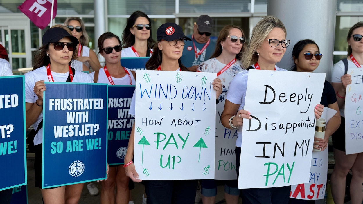 Des voyageurs de l’Ouest canadien pris au sol par la grève de WestJet